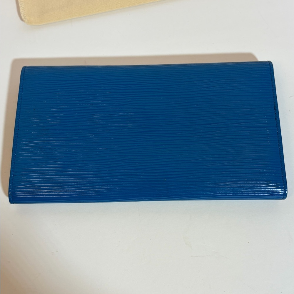 Louis Vuitton Blue Epi Wallet - Picture 4 of 10